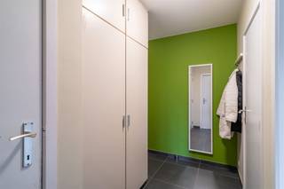In Heverlee, near Gasthuisberg and science park Imec, we offer this one bedroom apartment!The apartment has an entrance hall with separate toilet, bathroom with shower, separate bedroom and living space with fitted kitchen!For more information or an on-site visit: 016 229 228 or office@connect-immo.beRental price: €770 + €130 + electricity and internetEPC: 153 kWh(m2year) - label B - UC 2498557