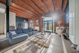 Découvrez ce magnifique loft au cœur de Tilff : un véritable bijou mêlant charme industriel, luminosité et confort, le tout idéalement situé à...