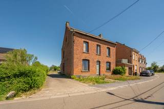 <p>Wonen in een landelijke en groene omgeving? Dan is deze woning is voor jou! Deze eigendom ligt op een perceel van 8 are 48 centiare, ideaal voor wie houdt van een ruime tuin en de groene vingers onder ons! De Wagenmakerstraat 48 in Leest ligt op een boogschuit van Mechelen en kent een uitstekende verbinding naar Brussel en Antwerpen dankzij de nabijheid van de E19. Deze charmante woning kent enorm veel potentieel voor renovatieliefhebbers! Wil jij de uitdaging aangaan om deze verborgen parel weer nieuw leven inblazen? Wij ontvangen u graag!<br />Stedenbouwkundige info: Gvg - WgLk - Gmo - Gvkr - Gvv</p><p>Meer info en documenten op www.malines-group.be</p>