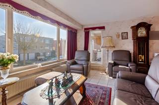 Ontdek dit lichtrijke appartement van 94 m² in het hart van Zwijndrecht, met twee comfortabele slaapkamers en een praktische indeling. Bij...