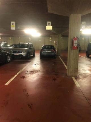 Centraal gelegen gelijkvloerse autostaanplaats (nr. 43). Deze exclusieve autostaanplaats is gelegen op het gelijkvloers niveau van het...