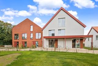 Op een herontwikkelde site uit de jaren zestig is een nieuw woonconcept ontstaan waar zestien huishoudens en vijf bewoners van inclusiestudio’s...