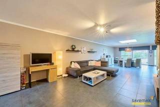 In een gezinsvriendelijke rustige wijk aan de rand van het centrum Leopoldsburg ligt deze recente gezinswoning.Vlakbij supermarkten en school.Op de...