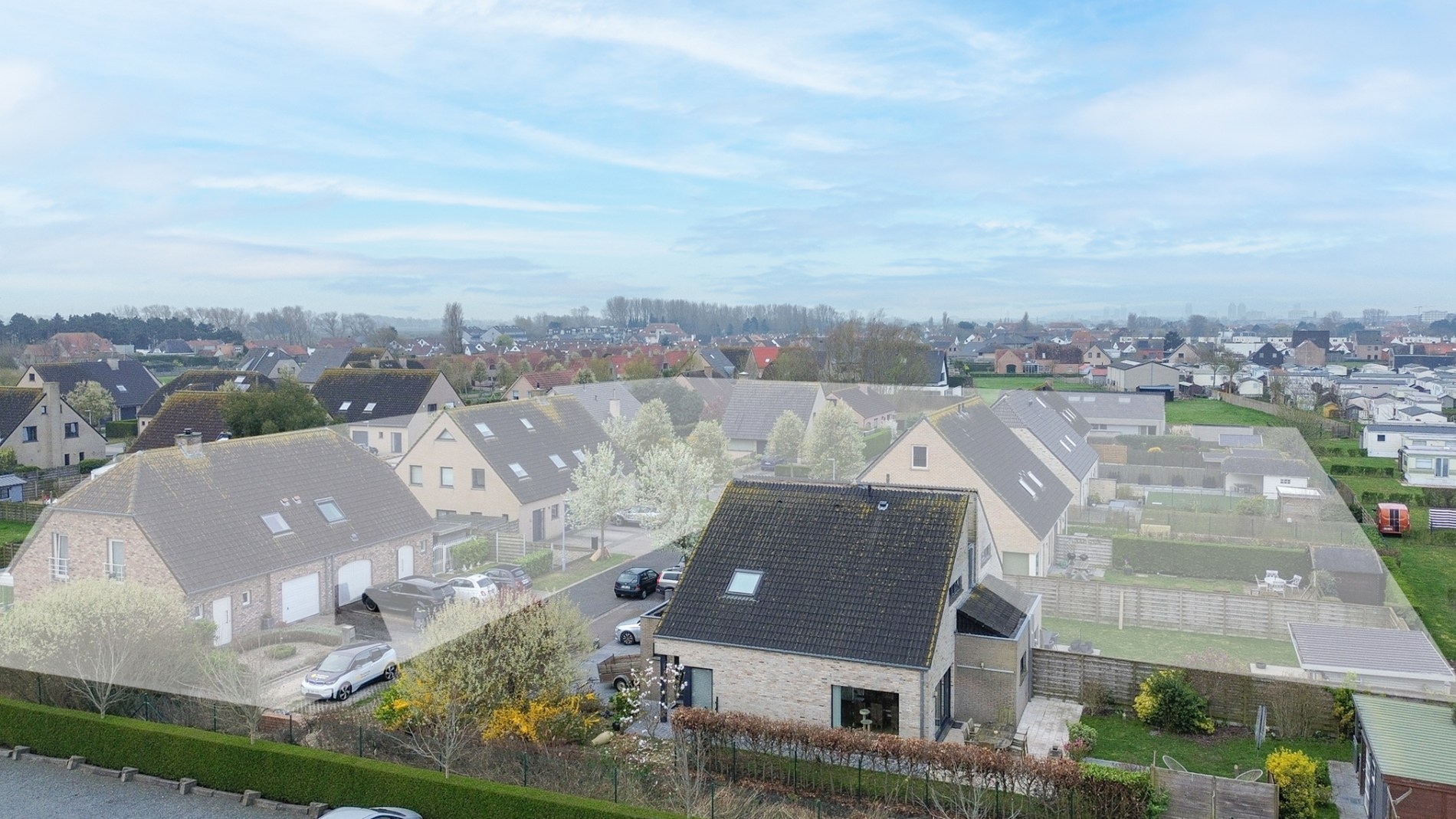 Instapklare halfopen woning met 3 slaapkamers en zonnige tuin in Vosseslag, vlakbij bos en duinen - foto 2