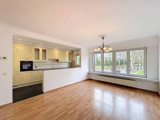 Bent u op zoek naar een instapklaar appartement in een rustige, groene omgeving? Dit verzorgde appartement aan de Lenaart De Landrelaan biedt...