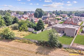 <p><span>This character home, which is in need of some updating, sits on 17 are of land and has a spacious living area of no less than 245 m².</span></p><p><span>The original owners, ', were builders', and that’s immediately apparent from the house. No corners were cut on materials, and the home was certainly built with plenty of space in mind.</span></p><p><span>On the ground floor, you enter a sumptuous, elegant foyer. <br />From here, you walk through double doors into a spacious living area, featuring solid hardwood floors and plenty of natural light.<br />There’s also a kitchen overlooking the garden, an office with access to the garden, an additional laundry room with a shower, and an in-house garage.</span></p><p><span>On the first floor, you’ll find 4 LARGE bedrooms and a bathroom that definitely needs some TLC.<br />Take a look at the master bedroom—it’s truly massive. There’s plenty of space here to incorporate a walk-in closet, for example.<br />Please note: the photo’s of the bedrooms have been edited. These rooms still need some paint and laminate flooring.</span></p><p><span><br />The attic room is also accessible from the first-floor hallway and is definitely suitable for creating an extra bedroom or playroom. </span></p><p><span>There is a dry basement, and at the back you’ll find a (permitted) workshop measuring no less than 300m². Ready for a new business venture or hobby.</span></p><p><span>There’s also an additional plot of land that can be purchased separately.</span></p><p><span> </span></p><p><span>Disclaimer: The photo's were edited using AI (white walls, laminate flooring on the first floor, greener grass,  ...) but nothing about the structure was altered. </span></p><p><span> </span></p><p><span> </span></p>