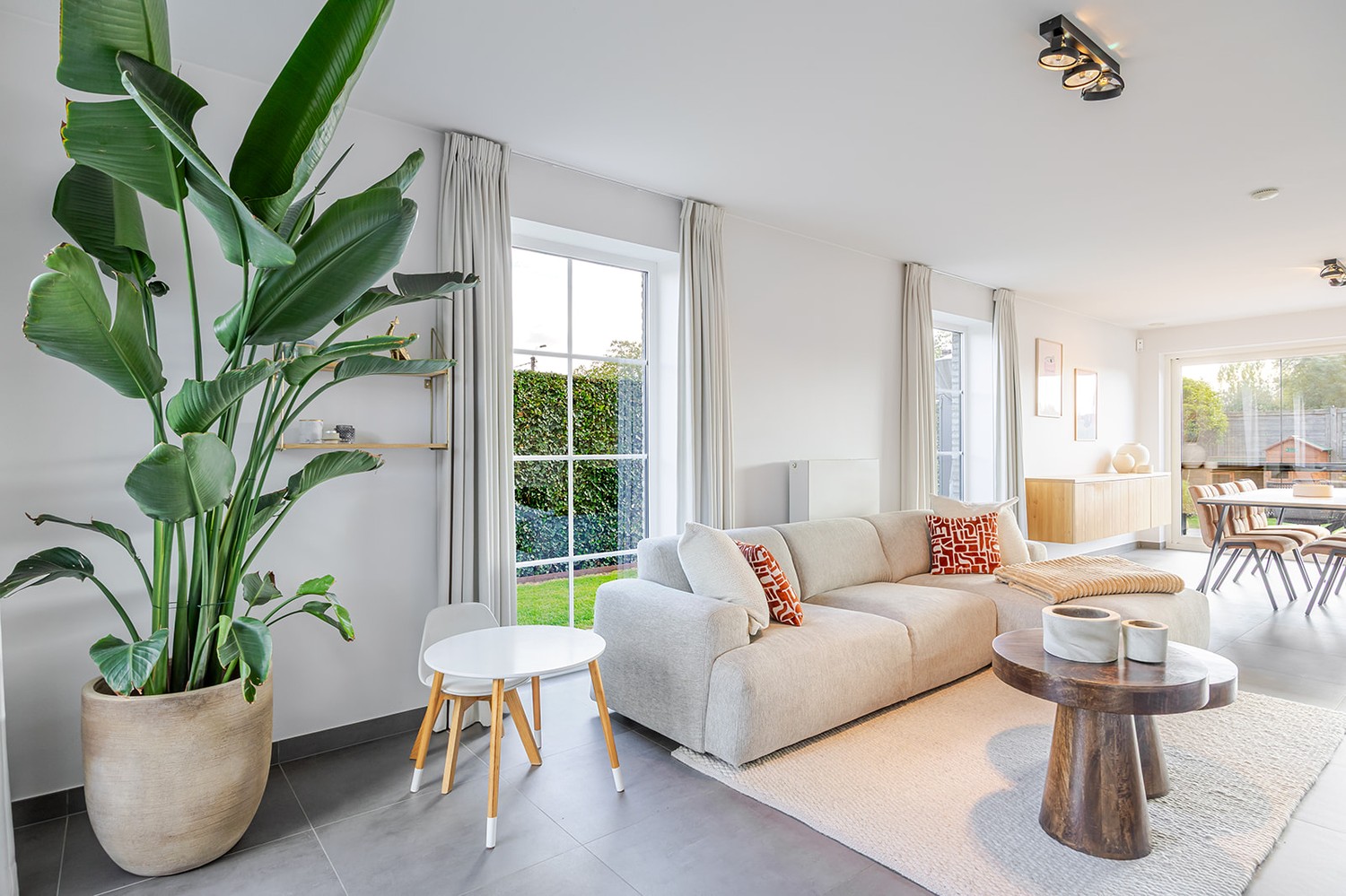 RECENTE HALF-OPEN WONING op centrale ligging met tuin en garage - foto 2