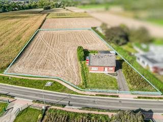 Deze open bebouwing bevindt zich op een fantastisch agrarisch perceel van maar liefst 71a57ca met 63m straatbreedte en 100m diepte. Beide...