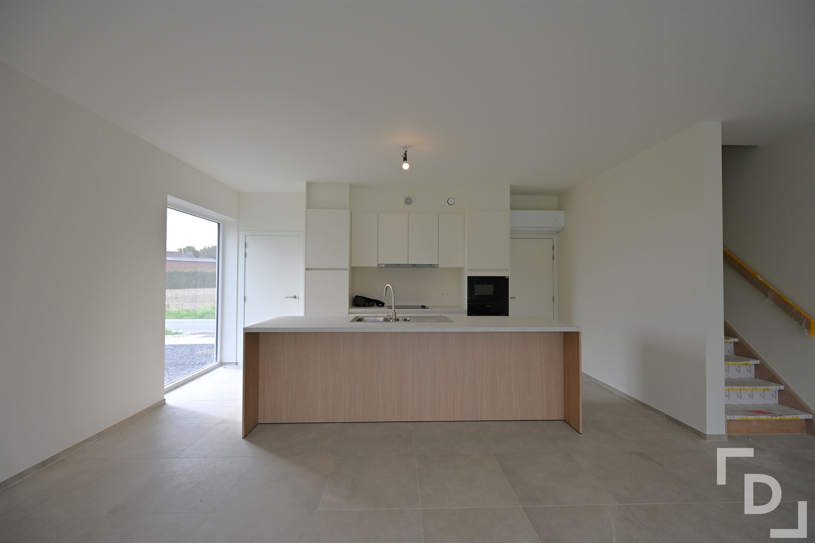 Afgewerkte nieuwbouwwoning te huur in hartje Proven. - foto 5
