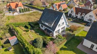 Charmante villa met zeer rustige ligging op enkele minuten van het centrum en 600m van zee. Deze woning heeft alles om Uw droomhuis aan zee te...