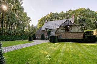 Deze landelijke villa ontworpen architect Bart François op een perfect georiënteerd perceel van 2730 m² heeft 4 slaapkamers, 2 badkamers en een...