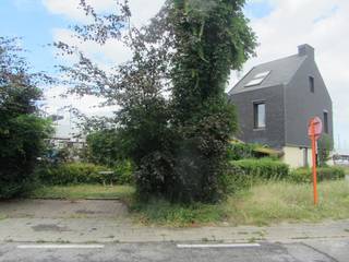 Deze vrijstaande bel-etagewoning met tuin en twee autostaanplaatsen is onmiddellijk beschikbaar voor verhuur en biedt een comfortabele en...