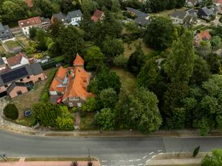 Grond, gelegen in een recente verkaveling, te koop voor het bouwen van een 3 gevelwoning met een tuin aan de achterkant van de woning en aan...