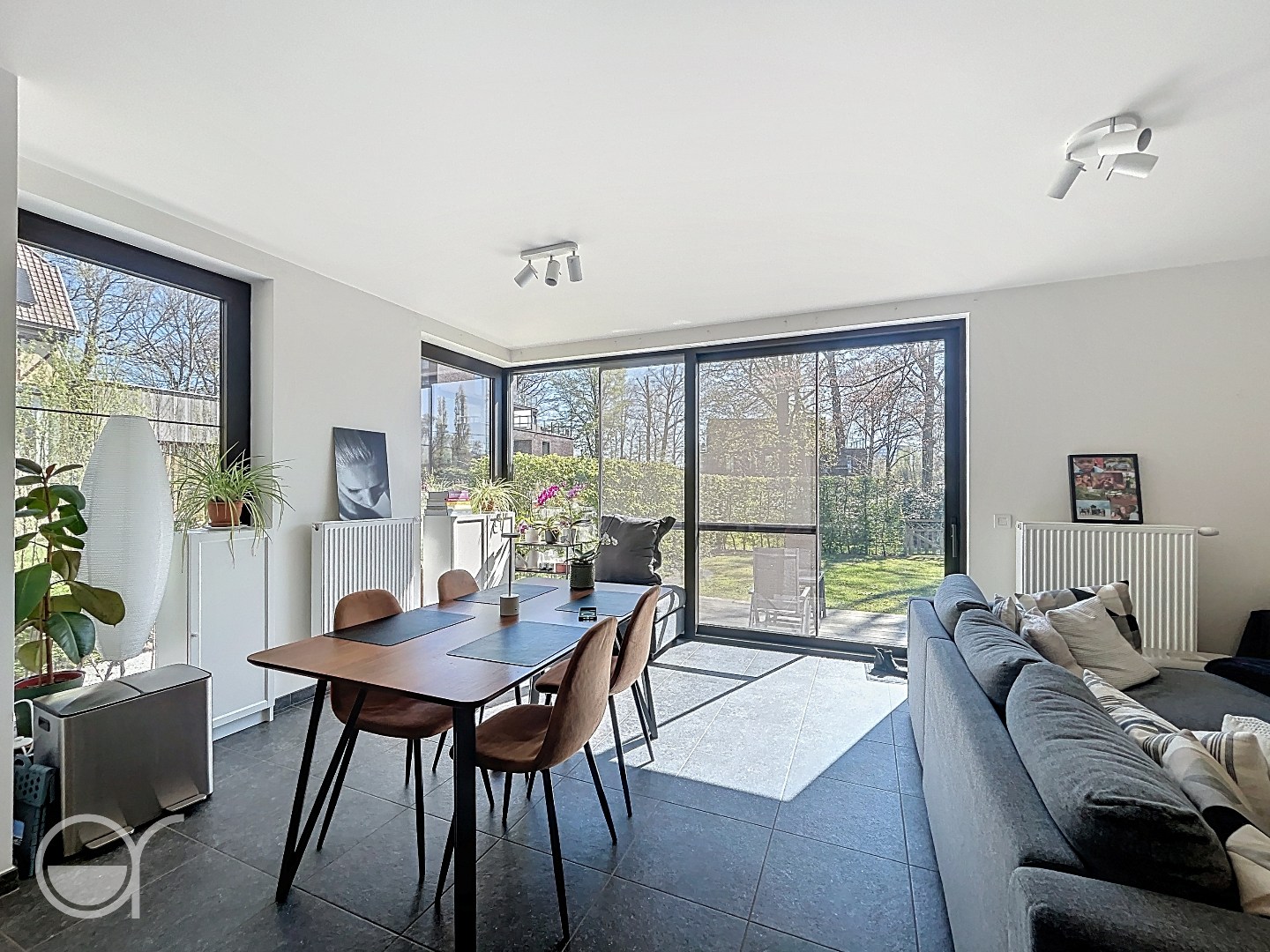 Gelijkvloers appartement met tuin en autostaanplaats - foto 3