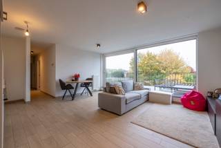 Dit recent gebouwde appartement van 74,2m2 + terras( 34 m²) is gelegen op de eerste verdieping van de residentie: STROPKEN te Massemen.Op een...