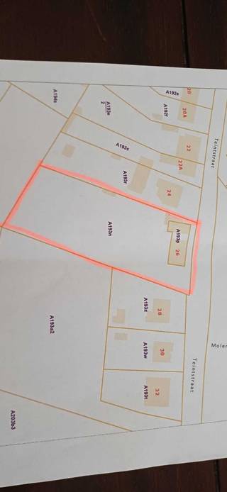 Uit de hand tekoop <br />Woning met bijgebouwen op en met grond 35 are. Na afbraak en verkaveling minimaal 2 open bebouwingen mogelijk .