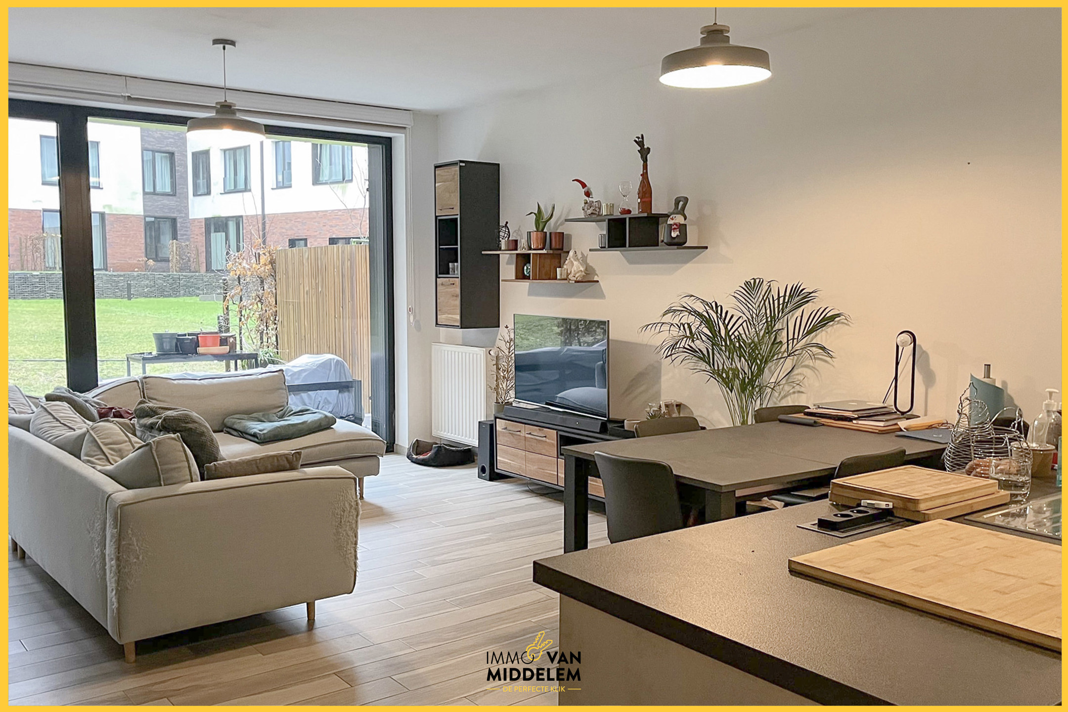 GELIJKVLOERS APPARTEMENT MET 3 SLAAPKAMERS EN STAANPLAATS - foto 2