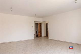 <p><span>HOBOKEN | RUIM APPARTEMENT MET ÉÉN SLAAPKAMER, TERRAS EN GEDEELDE GARAGE | EPC B | </span></p><p><span>Indeling als volgt: inkomhal/gang - leefruimte - ruime geïnstalleerde keuken met ontbijthoek - wasberging - toilet - badkamer met ligbad en lavabomeubel - slaapkamer - terras.</span></p><p><span>Extra informatie:</span></p><ul><li><span>EPC B (energiezuinig)</span></li><li><span>Gelegen op de eerste verdieping van een klein verzorgd gebouw</span></li><li><span>Lage maandelijkse kosten (blokpolis & elektriciteit gemene delen)</span></li><li><span>Openbaar vervoer, scholen, winkels en natuurgebied liggen op wandelafstand</span></li><li><span>Privatieve autostaanplaats in gedeelde garage met automatische poort</span></li><li><span>Privatieve berging in de garage</span></li></ul><p><span> </span></p>