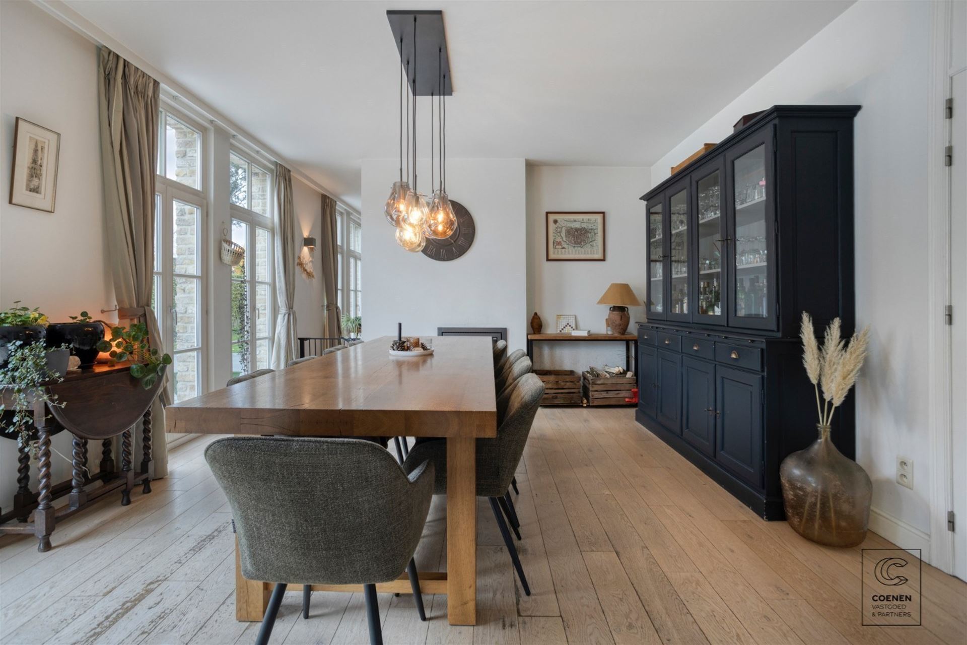 Prachtige woning met bew. opp. van 302 m² met tuin en zwembad  - foto 4