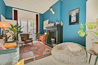 Dit exclusieve appartement geniet een ideale ligging, op een steenworp afstand van de Grote Markt en slechts 200 meter verwijderd van het...