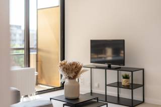 Koksijde : Ontdek dit gerenoveerd 1 slaapkamer appartement met een ruim zongericht terras in hartje Koksijde-Bad! Op wandelafstand van ; openbaaar...