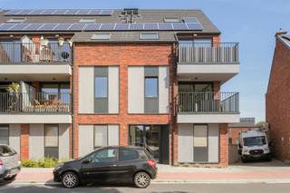 KWALITATIEF, RECENT EN ENERGIEZUINIG APPARTEMENT 75M² MET 2 SLAAPKAMERS, TERRAS EN ONDERGRONDSE AUTOSTAANPLAATS1ste verdieping met lift - ligging in...