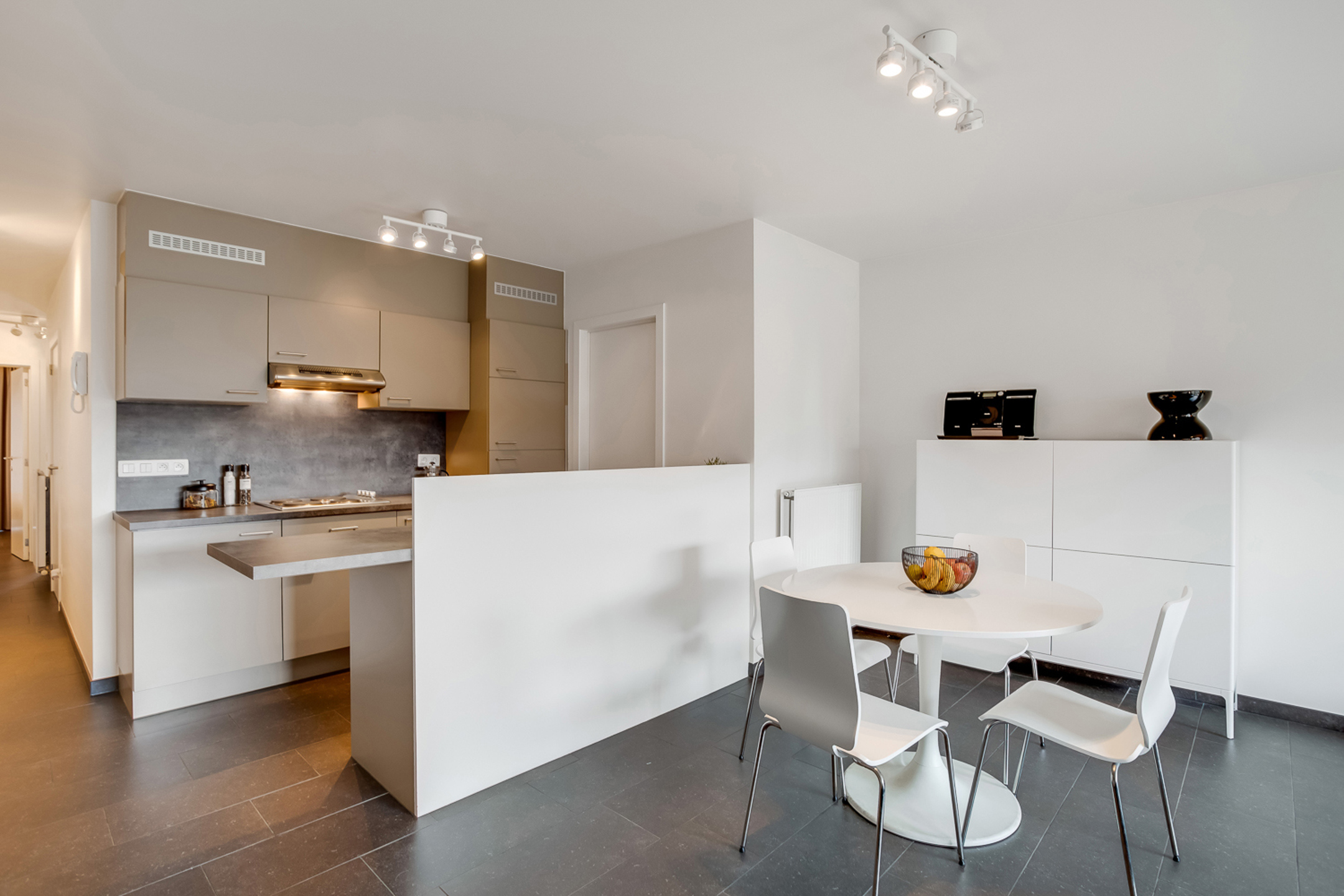 Gemeubeld appartement met 2 slaapkamers en terras  - foto 5