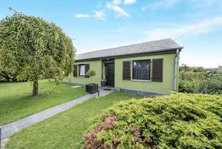 WE INVEST Sud-Luxembourg biedt u deze prachtige gelijkvloerse woning met 4 gevels aan, gelegen in een rustige woonstraat in het charmante...