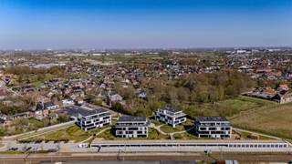 Garageboxen en carports te koop in centrum Vichte. Onmiddellijk beschikbaar!Oppervlakte garageboxen met automatische sectionaalpoort: 18,3 m² -...