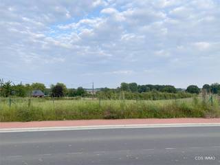 LAATSTE PERCEEL !! Zeer landelijk gelegen VILLABOUWGROND (lot 2) met een oppervlakte van 12,58 are en een wijds vergezicht op de weilanden en...