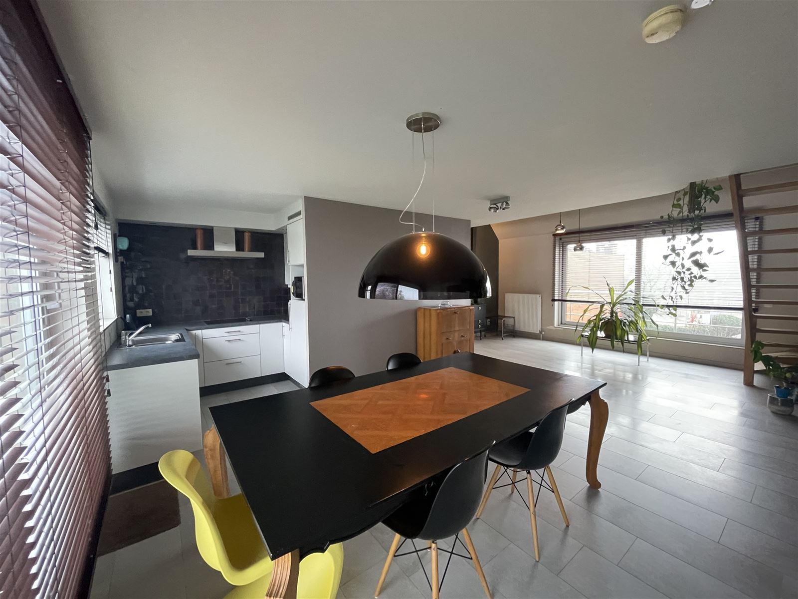 Trendy appartement met ruim terras en 2 staanplaatsen - foto 5