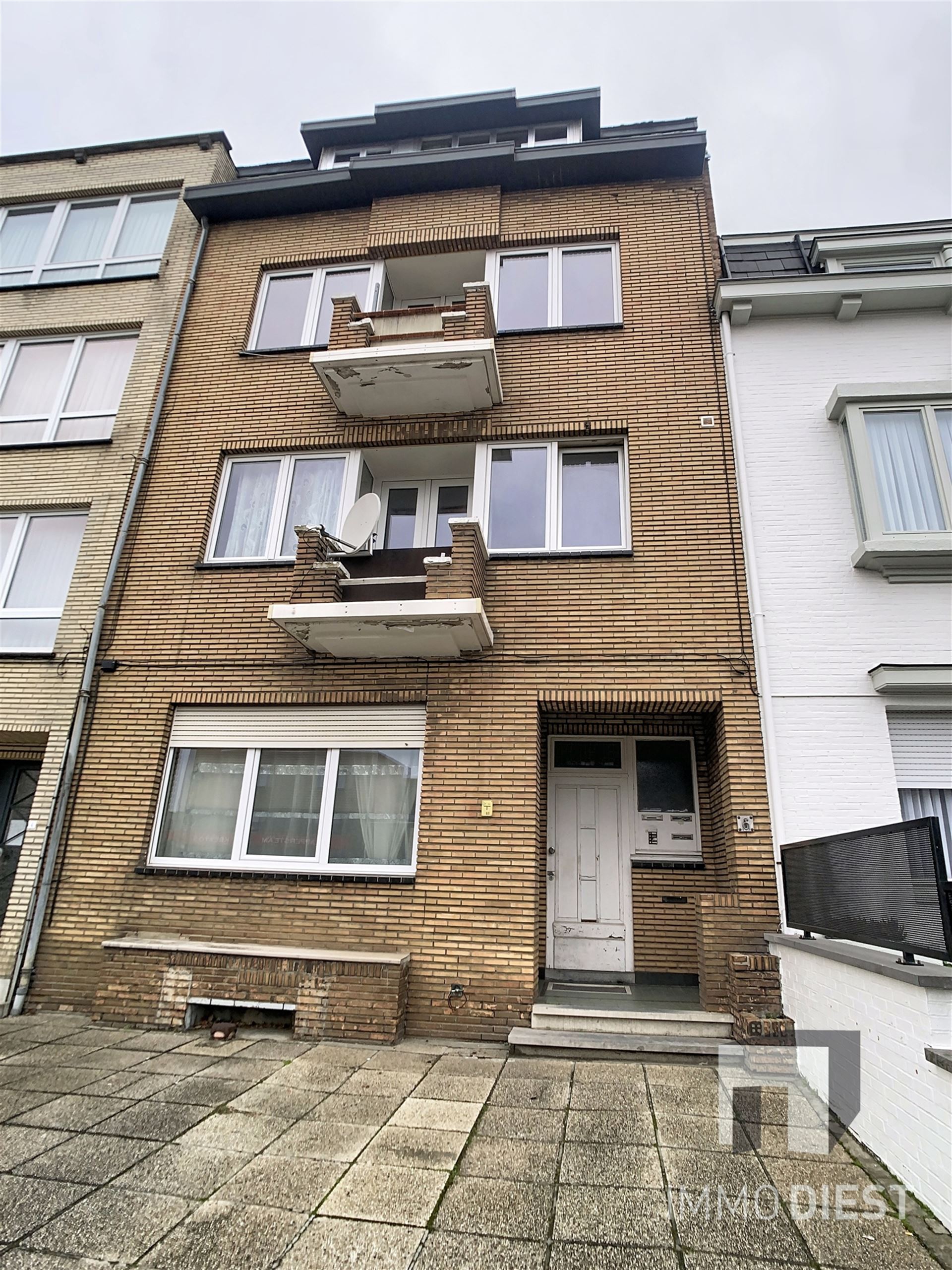 4 appartementen, topligging met renovatiehefboom/ rendement - foto 2