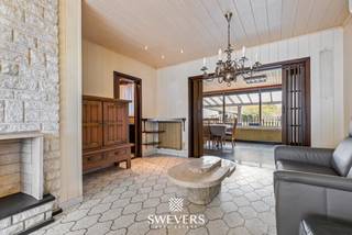 Voor meer info en foto’s, surf naar www.swevers.be – In een rustige en residentiële buurt in Tessenderlo-Ham ontdek je deze halfopen gezinswoning...