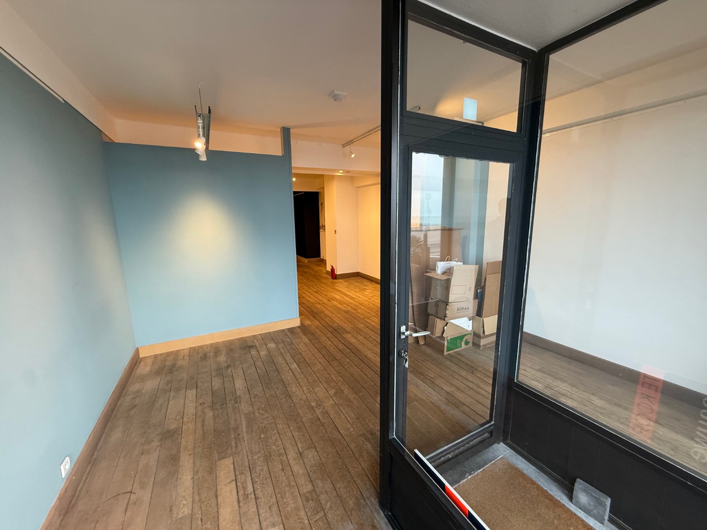 Handelspand met mooi vitrineruimte gelegen op de Zeedijk, mooi gelegen tussen Lichttoren- en Albertplein. - foto 4