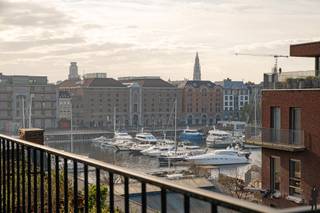 Uniek duplex-penthouse met indrukwekkend terras, gelegen op een absolute toplocatie op ’t EilandjeDit uitzonderlijke penthouse bevindt zich in een...