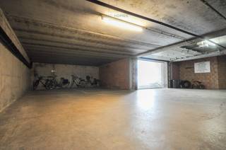 Residentie Santa-Barbara:  Zeer goed gelegen parking te Duinbergen vlakbij de Zeedijk.Afmetingen: 4m60 x 2m70 (niveau -1).  Mogelijkheid tot het...