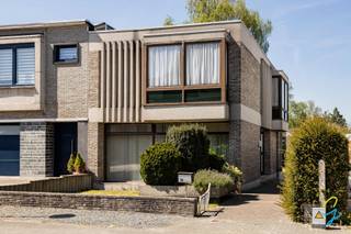 TE KOOP IN AALSTDeze karaktervolle, te renoveren woning is rustig gelegen op een toplocatie, vlak bij het centrum van Aalst.De woning beschikt over...