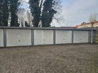 Gesloten garagebox in het centrum van Beerse