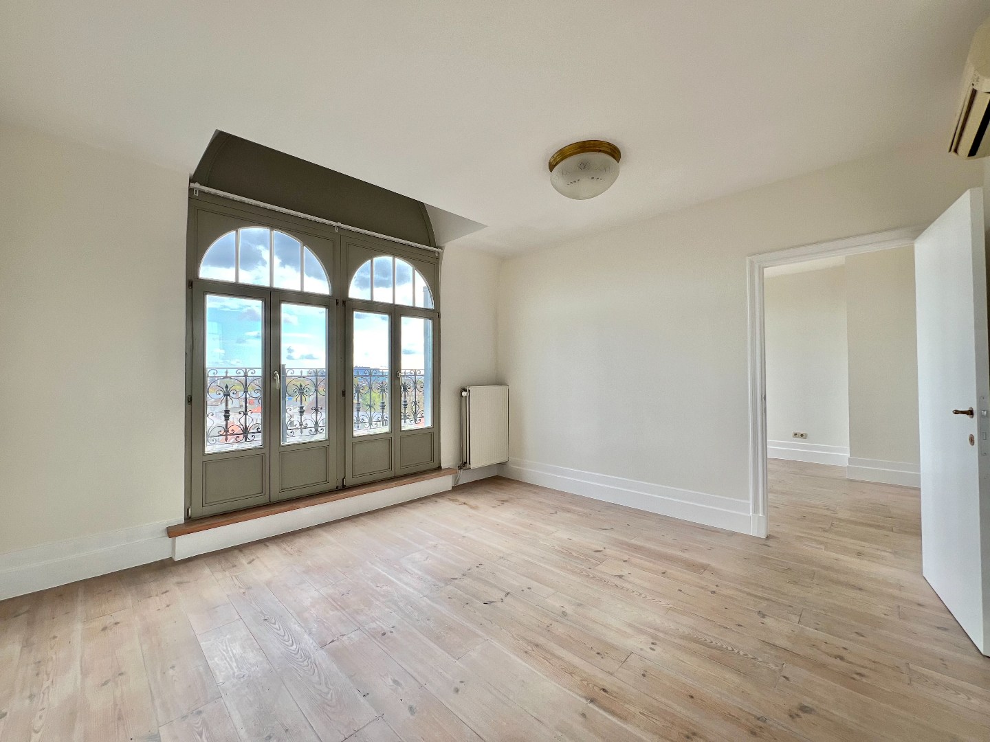 Apartment for rent in Antwerp with 4 bedrooms - photo 3