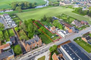 Op de Rijksweg in Sint-Baafs-Vijve (Wielsbeke) vinden we dit prachtig gelegen stuk bouwgrond met een totale grondoppervlakte van ca. 1.377 m²...