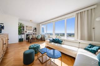 Op een steenworp van het Zoniënwoud ontdekt u dit prachtige uitzonderlijke duplex penthouse (omgekeerd) van ca. ±113 m² (EPC), ideaal gelegen op...