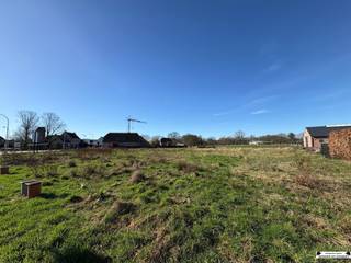 Lot 1 : Terrain à bâtir de 750,92 m² dans un endroit calme à Oud Gooreind – WuustwezelDans un petit lotissement de quatre terrains à bâtir, situé au...