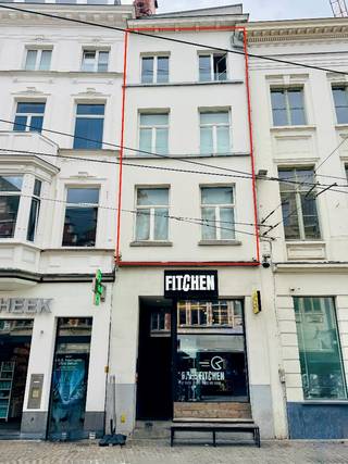 Te huur - GENT. Op zoek naar een stijlvol en ruim appartement in het centrum van Gent? Dit prachtig afgewerkt triplex appartement ligt...