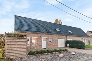 Perfect onderhouden HOB met 3 slaapkamers rustig gelegen op een zonnig georiënteerd perceel van 3a27ca te Beverlo. Belangrijkste troeven:- Centrale...