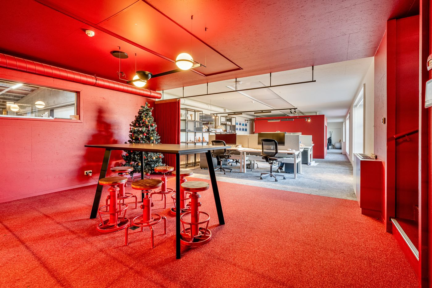 Bedrijfsgebouw met magazijn & kantoorruimte op strategische ligging - foto 4