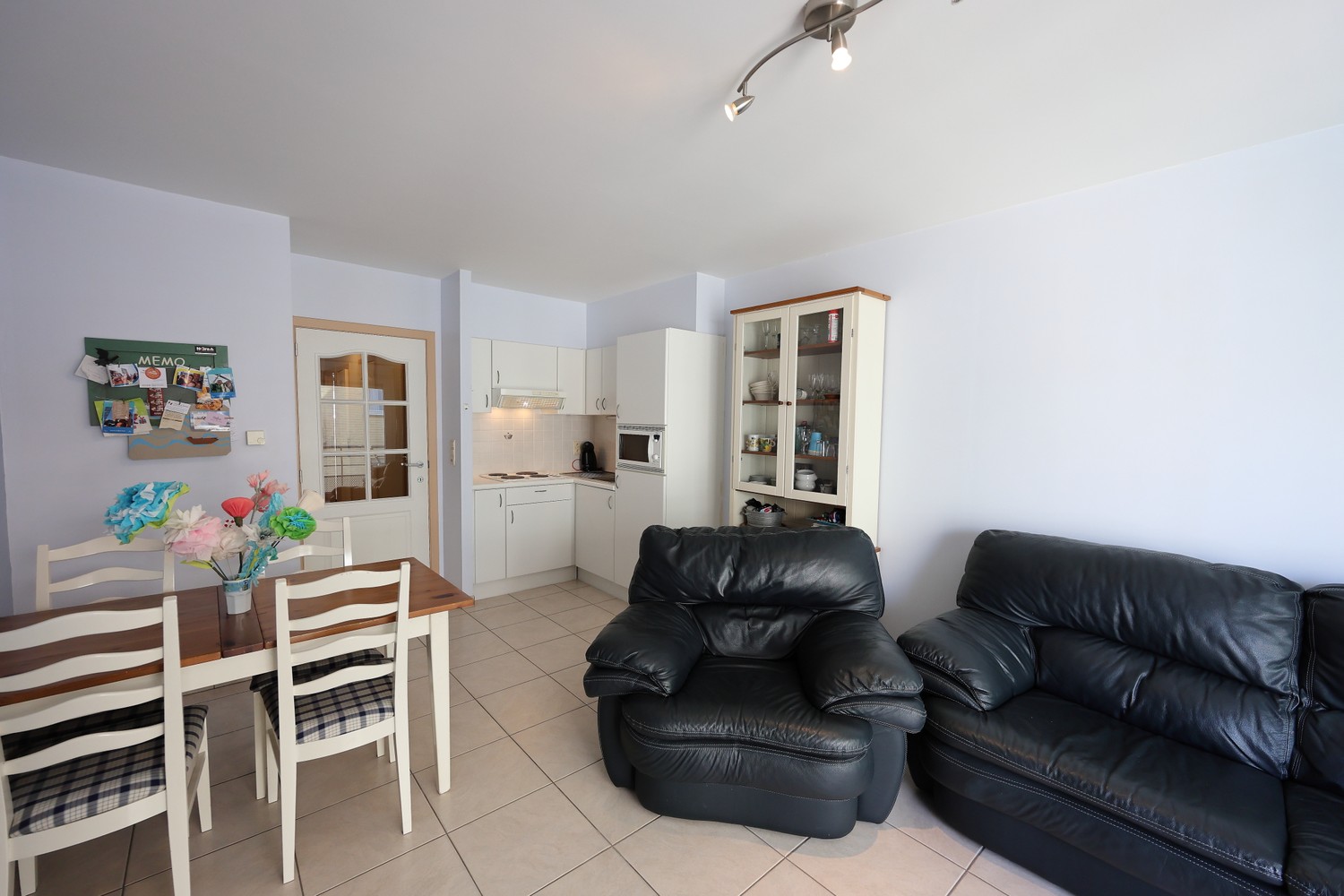 Instapklaar 2-slaapkamerappartement met zicht op zwembad te Mariakerke-Oostende ! - foto 5