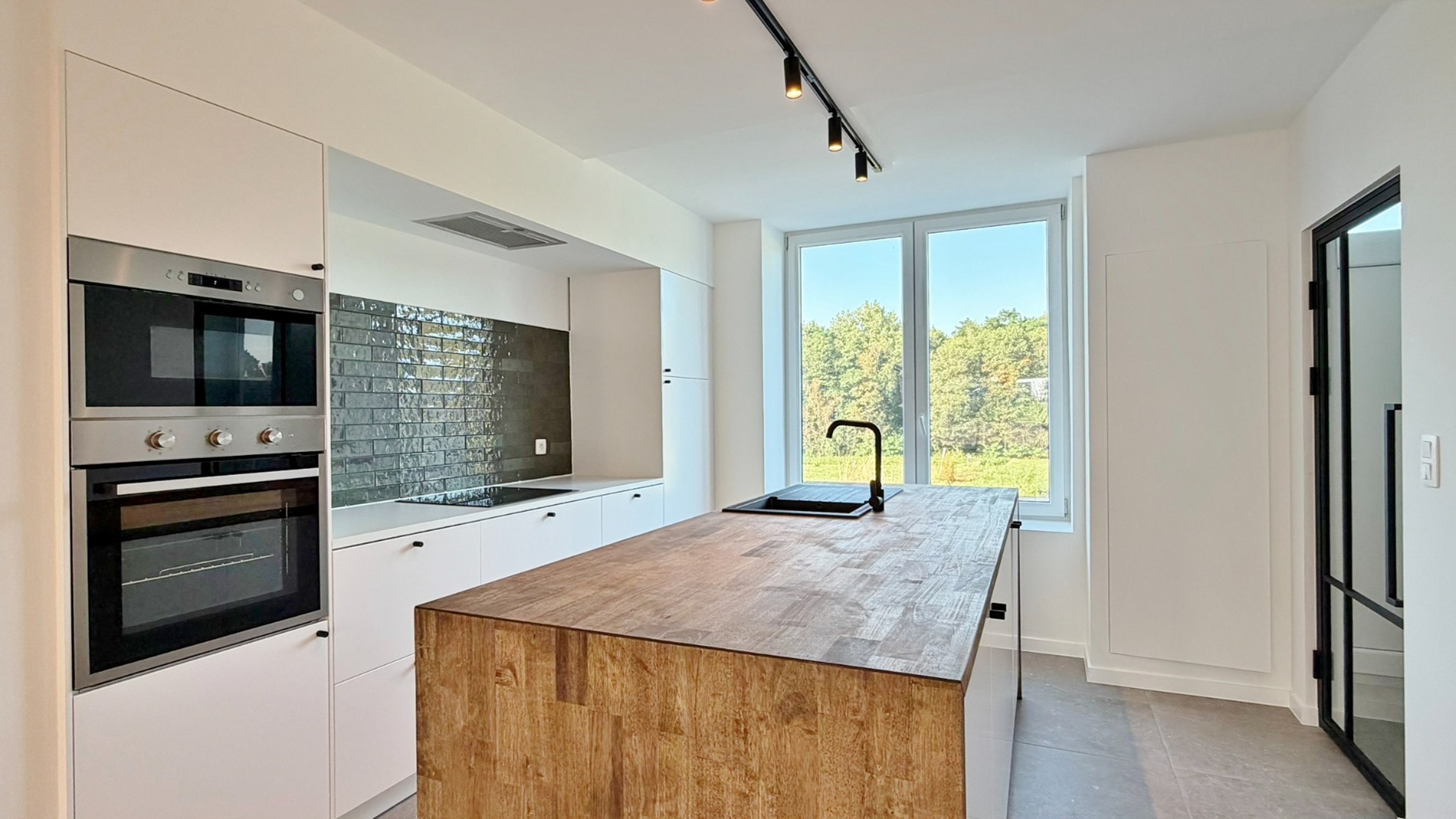 VOLLEDIG GERENOVEERDE, ENERGIEZUINIGE WONING MET ZONNIGE TUIN EN PRACHTIG OPEN ZICHT - foto 5