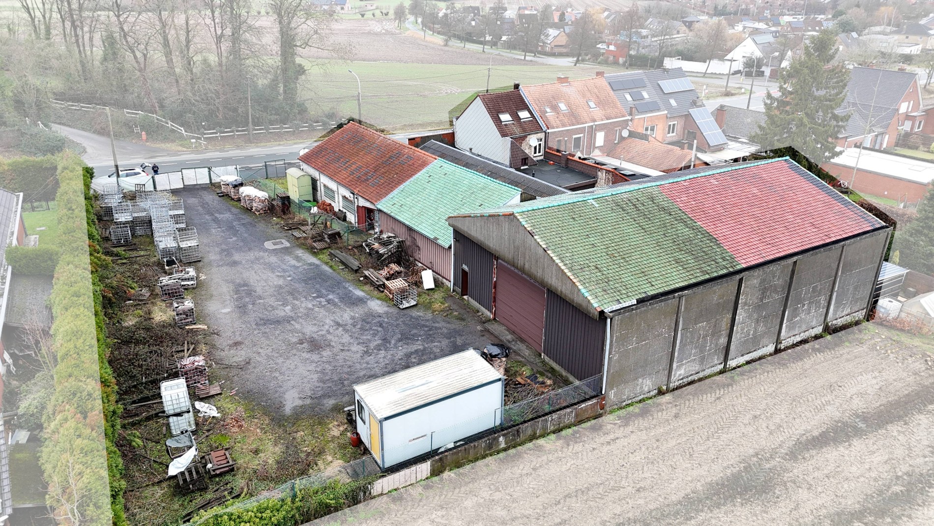 Woning met loodsen op +-2000 m² te Aalbeke. - foto 4