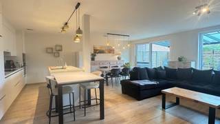 Spacieux rez-de-chaussée prêt à l'emploi au cœur de VichteAu centre de Vichte, vous trouverez cet appartement récent et particulièrement spacieux au...
