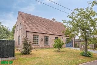 Uitstekend gelegen woning met authentieke elementen.Deze karaktervolle woning kan u in het centrum van Grobbendonk terugvinden tussen de weilanden...